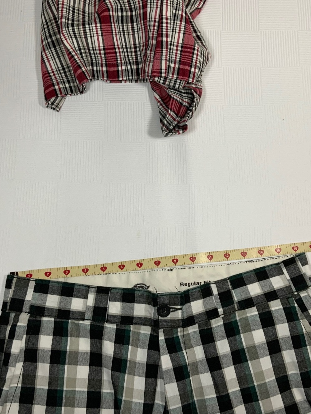 2 Each Dickie's Regular Fit Plaid Shorts - Picture 11 of 15